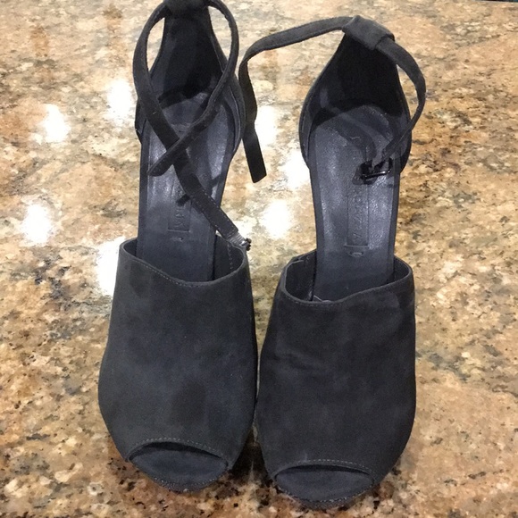 Hot Hot Hot! Show stopper platform heel - Picture 2 of 5